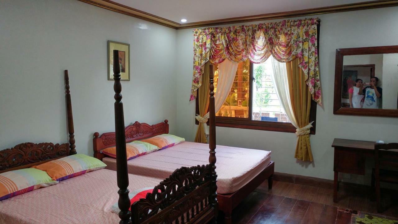 Casa Familya Hotel Batac Exterior photo