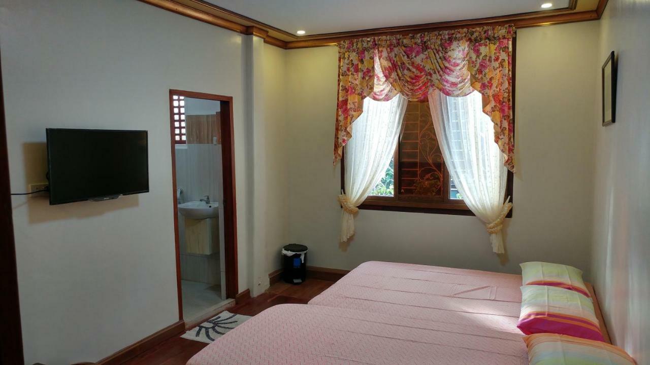 Casa Familya Hotel Batac Exterior photo